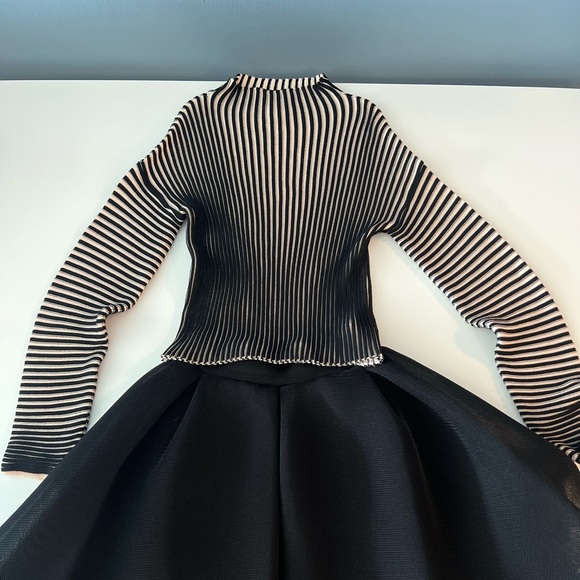 Only worn once and in MINT condition gorgeous skirt and blouse!!! - Picture 2 of 11